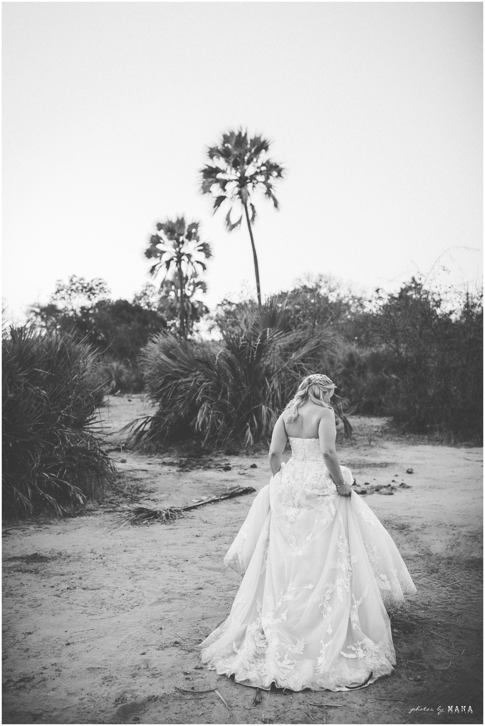 African safari wedding on the banks of the Zambezi River in Victoria Falls, Zimbabwe. Wedding planning byPure Africa Weddings. Photography by Photos by Mana.