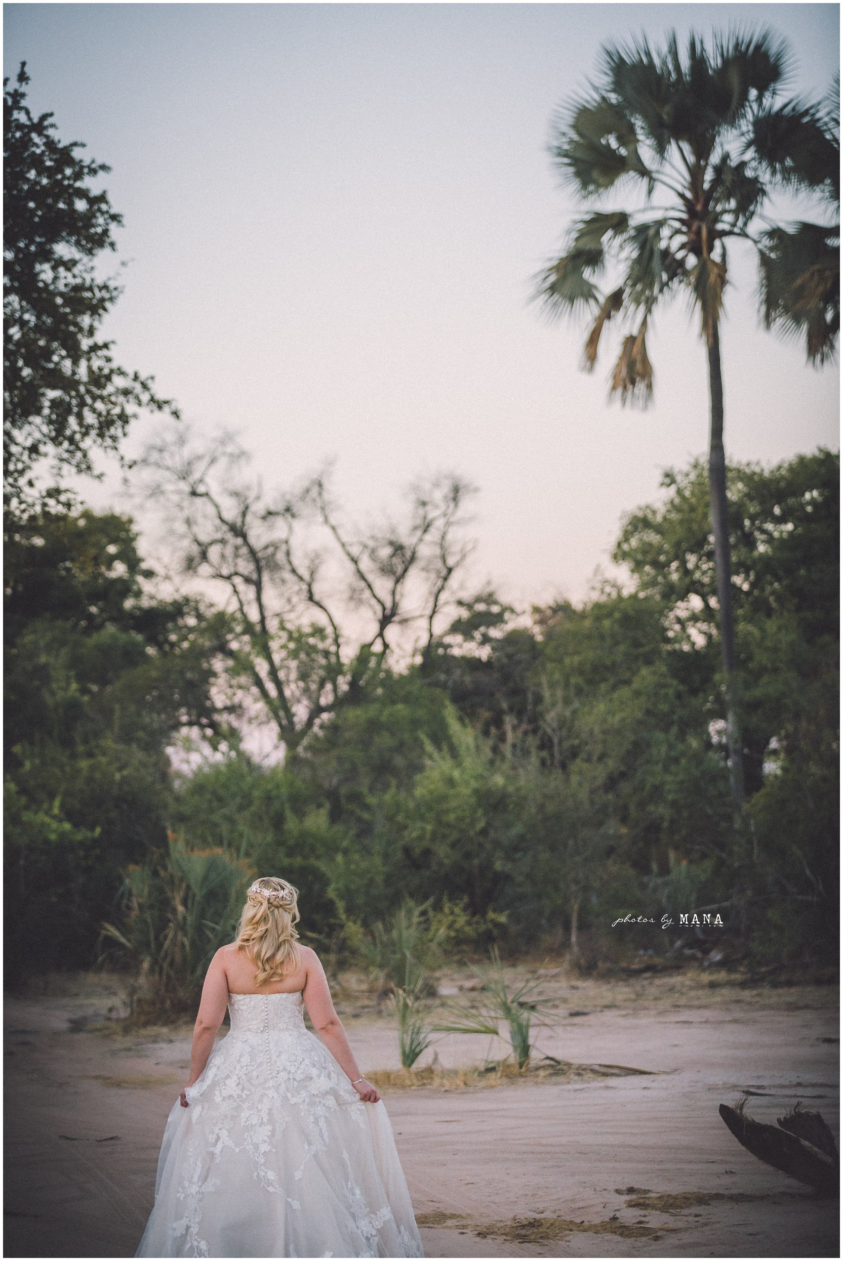 African safari wedding on the banks of the Zambezi River in Victoria Falls, Zimbabwe. Wedding planning byPure Africa Weddings. Photography by Photos by Mana.